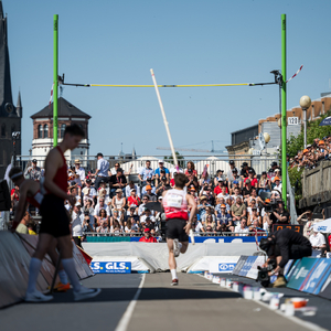 Stabhochsprung während der Finals 2023 Rhein-Ruhr
