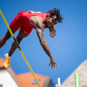 Stabhochsprung während der Finals 2023 Rhein-Ruhr