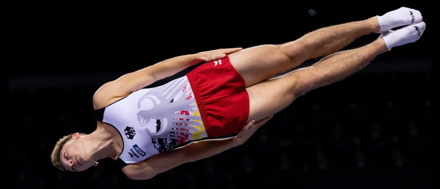 Caio Lauxtermann fliegt hoch in der Luft