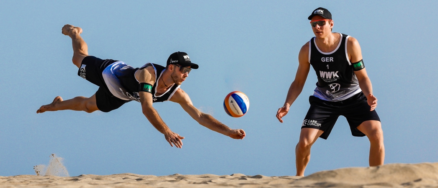 Ehlers und Wickler im Sand beim Beach-Volleyballspiel